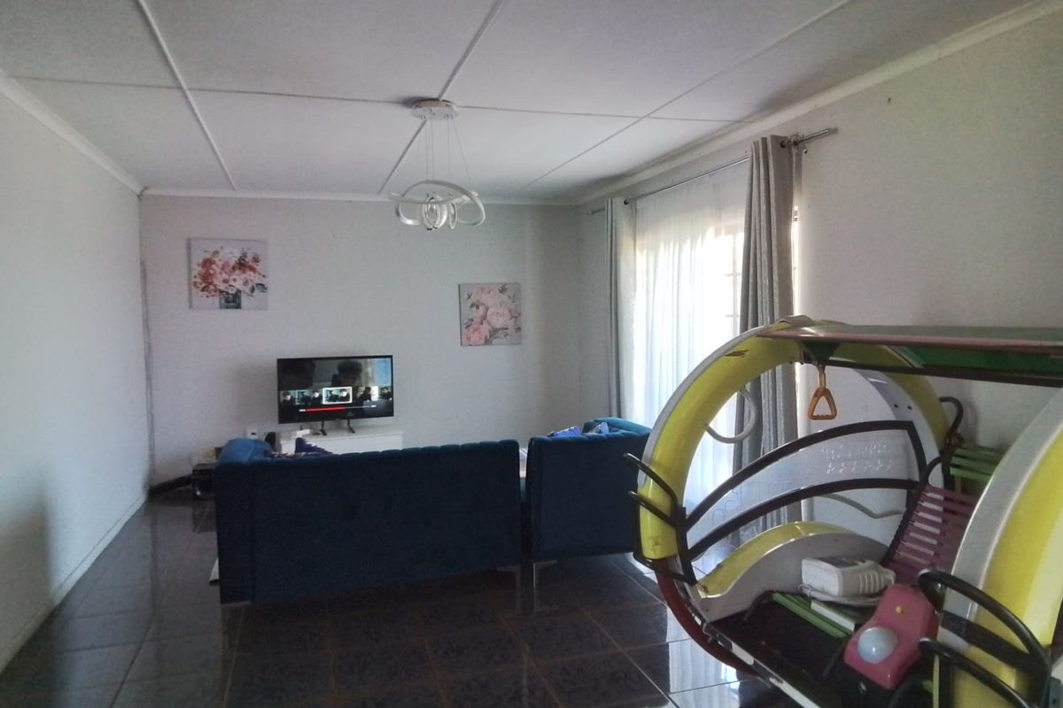 Freehold For Sale In East London - Photo 4