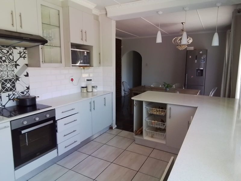 Freehold For Sale In East London - Photo 6