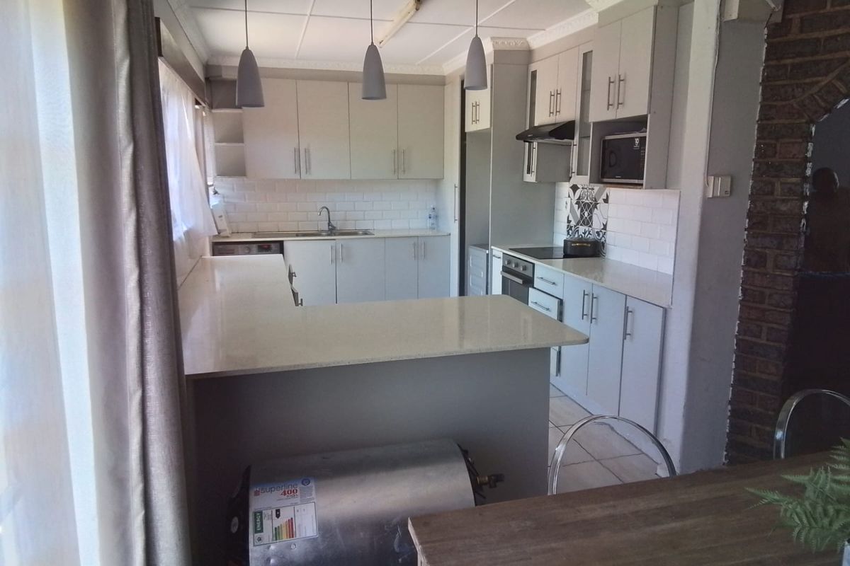 Freehold For Sale In East London - Photo 5