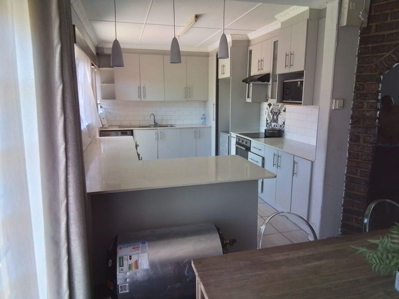Freehold For Sale In East London - Photo 5
