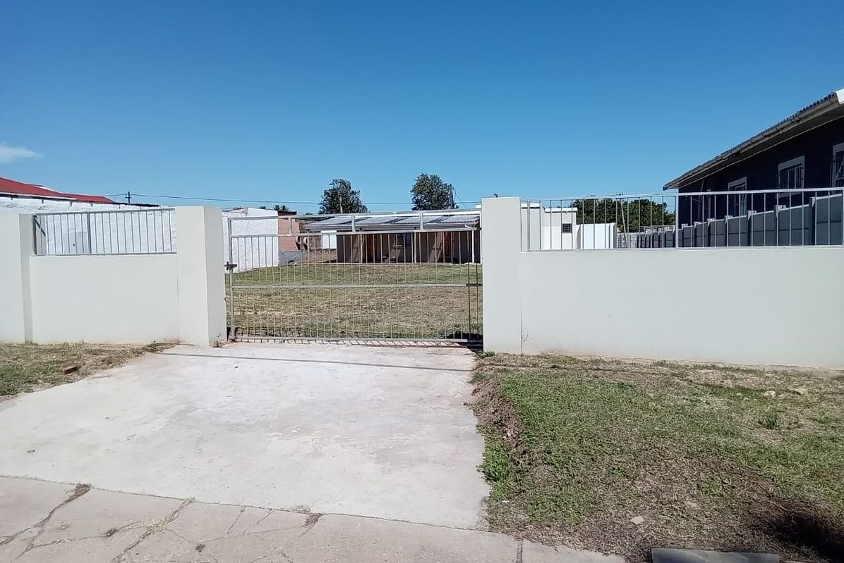 Property for Sale – Spacious 763 m2 Stand with Business Rights in Uitenhage Central - Photo 2