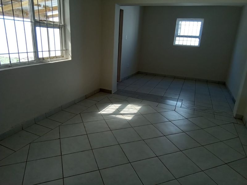 Property for Sale – Spacious 763 m2 Stand with Business Rights in Uitenhage Central - Photo 6