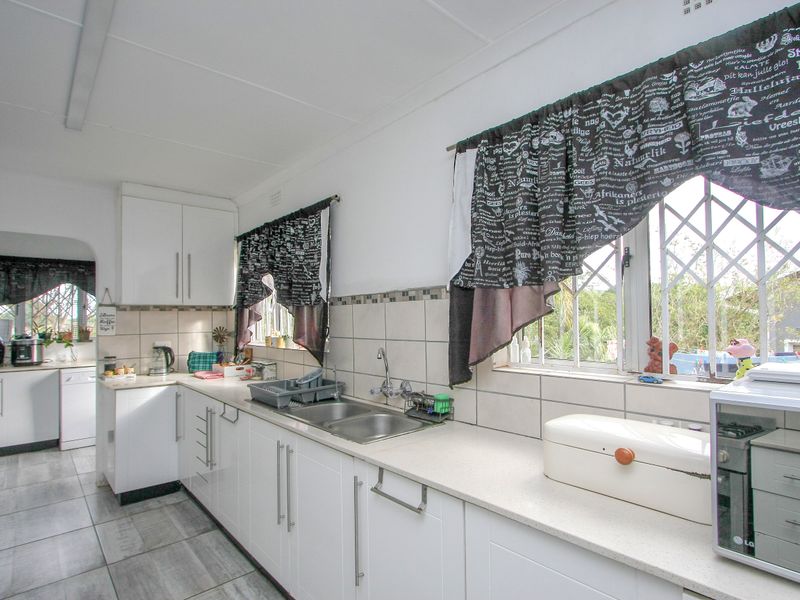 Experience spacious coastal living surrounded by exceptional wildlife in this impressive Family home - Photo 2