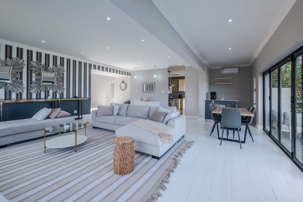 Seaviews, Security, Space & Serenity! - Photo 4