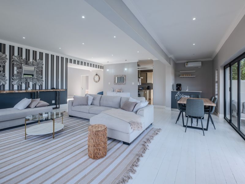 Seaviews, Security, Space & Serenity! - Photo 4