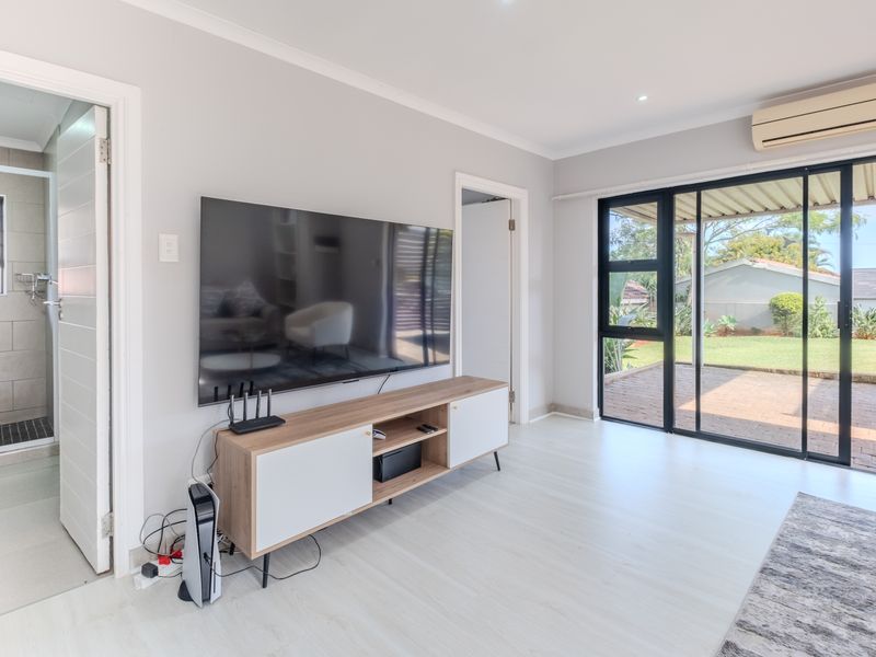 Seaviews, Security, Space & Serenity! - Photo 9