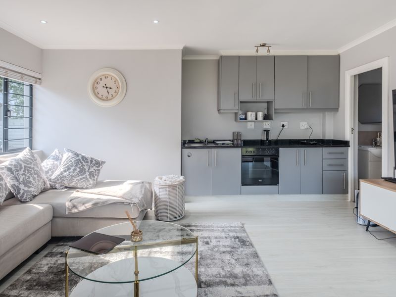 Seaviews, Security, Space & Serenity! - Photo 7