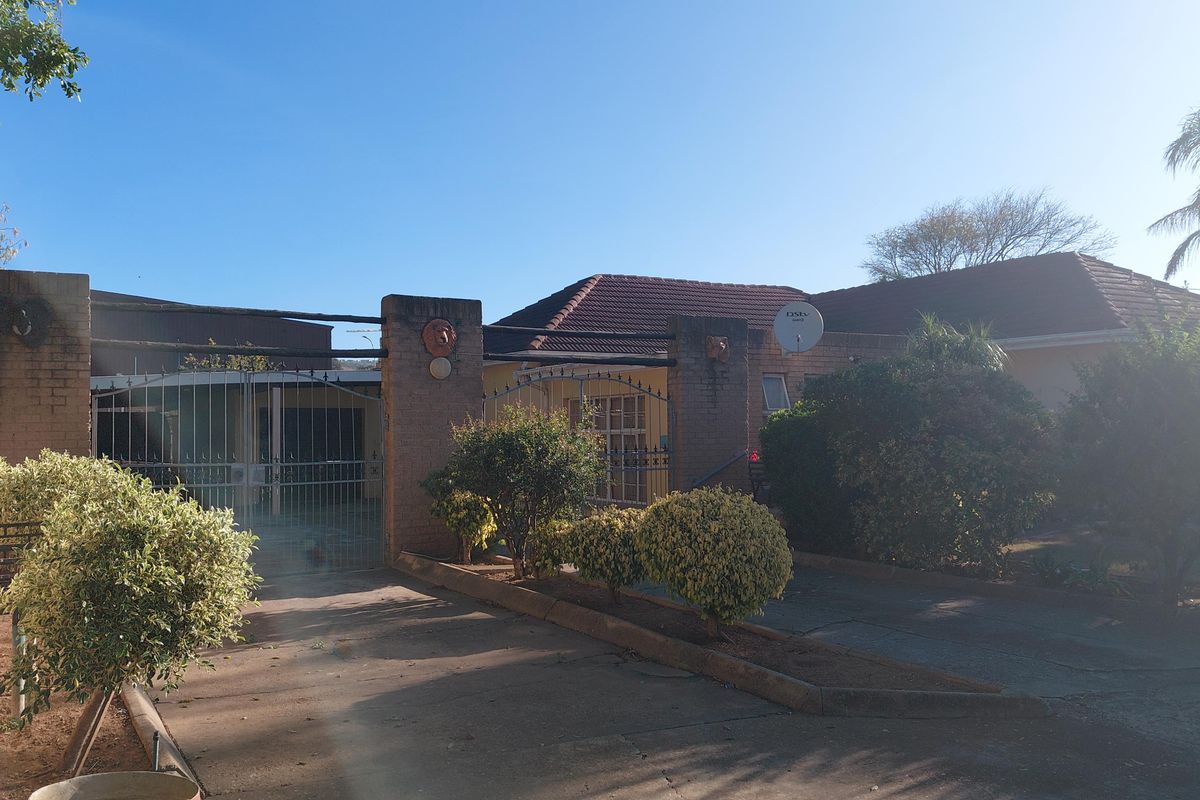 Spacious & Versatile Home in Convenient Location – 16 Wernich Street, Despatch - Photo 4