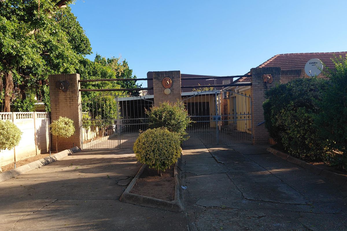 Spacious & Versatile Home in Convenient Location – 16 Wernich Street, Despatch - Photo 2