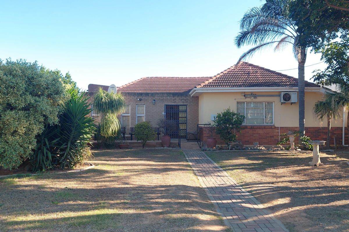 Spacious & Versatile Home in Convenient Location – 16 Wernich Street, Despatch - Photo 3
