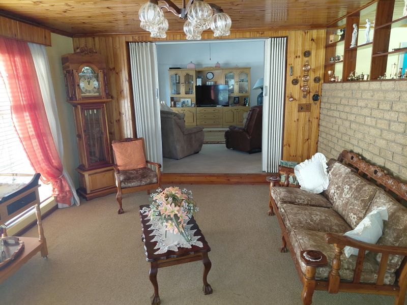 Spacious & Versatile Home in Convenient Location – 16 Wernich Street, Despatch - Photo 9