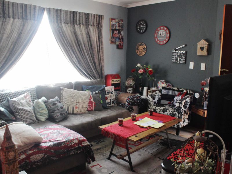 Beautiful 2 Bedroom duplex Townhouse in Glen Marais - Photo 5