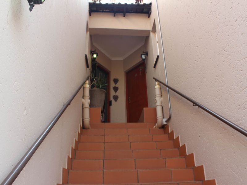 Beautiful 2 Bedroom duplex Townhouse in Glen Marais - Photo 3
