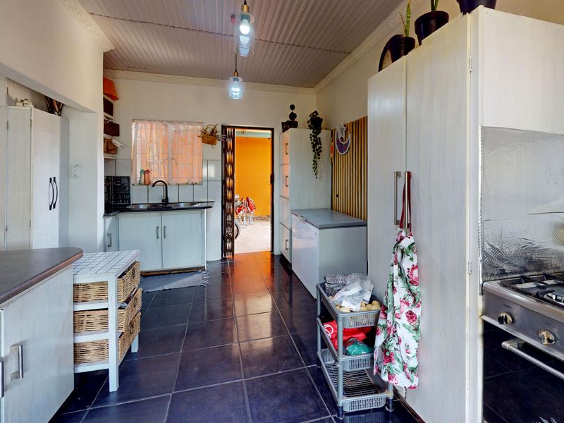 Family home in Theresapark - Photo 3