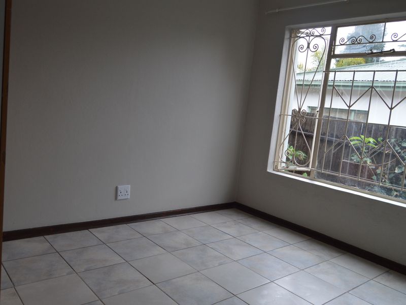 Spacious Unit Available - Photo 5