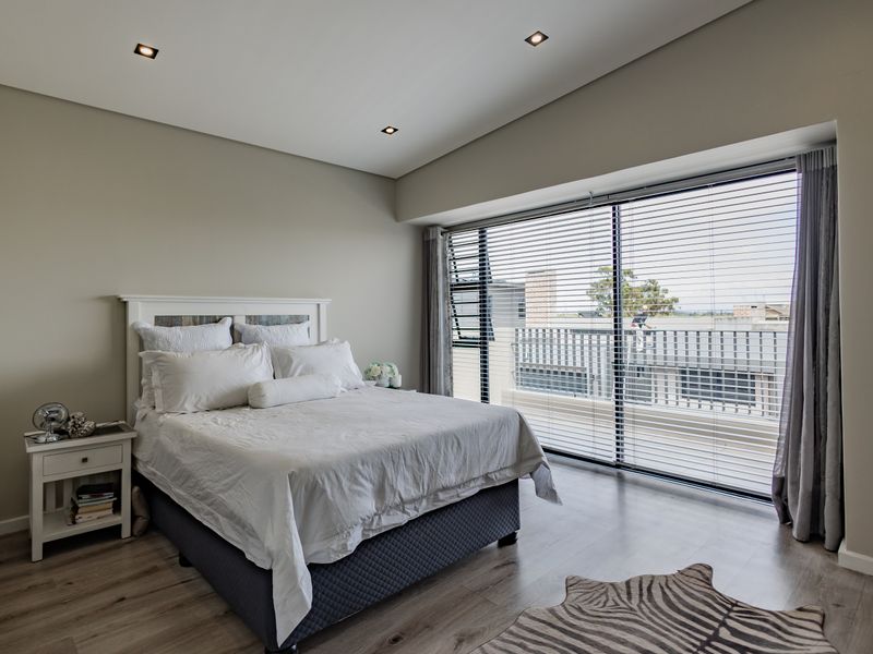 Stunning 3-bedroom duplex  – modern living with style and convenience awaits you - Photo 10