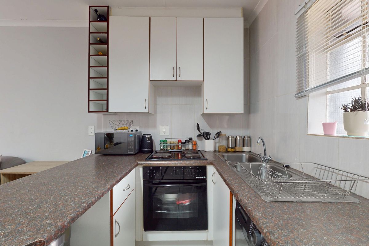 Modern, Light-Filled Living at Waldorf – Ravenswood’s Best Value - Photo 5