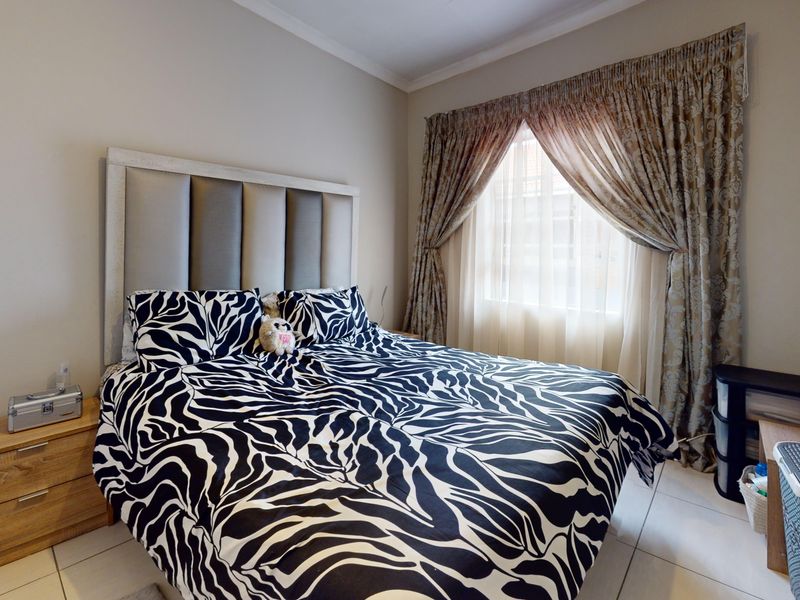 Modern, Light-Filled Living at Waldorf – Ravenswood’s Best Value - Photo 9