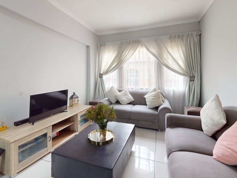 Modern, Light-Filled Living at Waldorf – Ravenswood’s Best Value - Photo 8