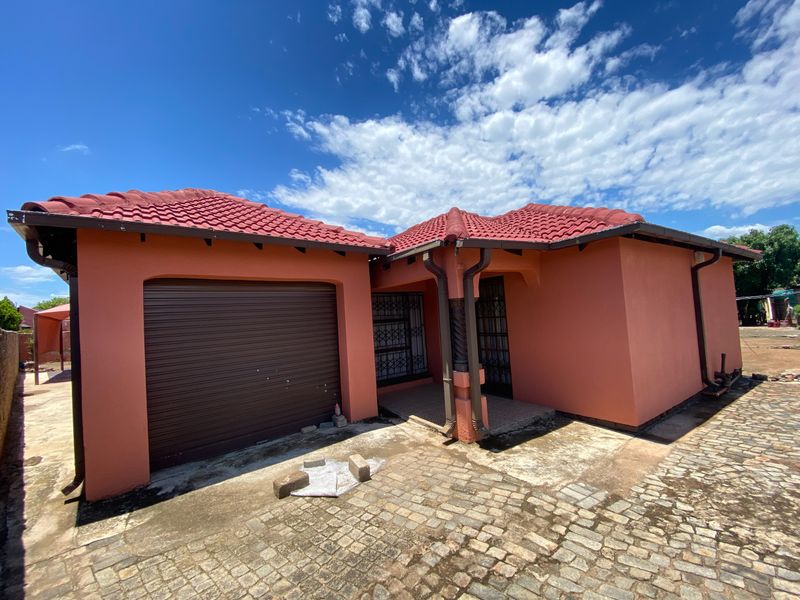 Come home to comfort, space, and community! - Photo 2