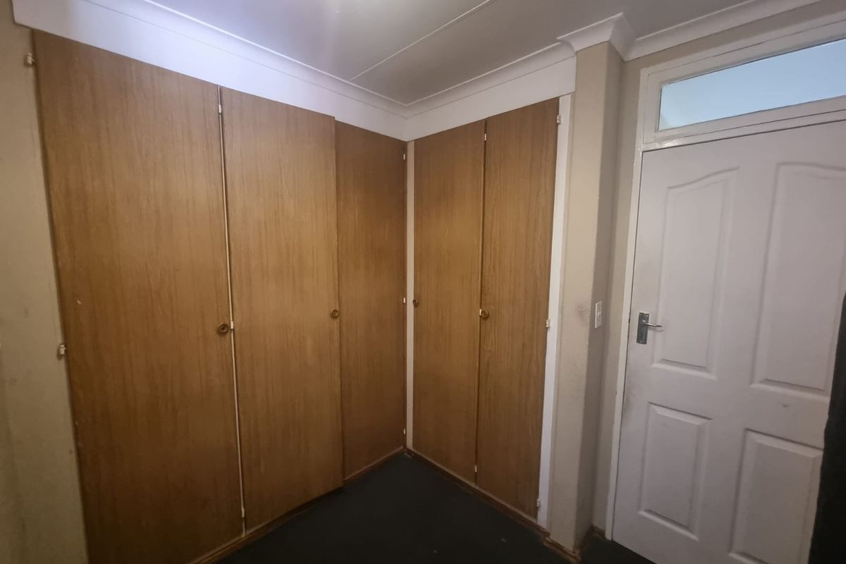3-Bedroom Home with Bachelor Flat and Large Yard in Secunda - Photo 4