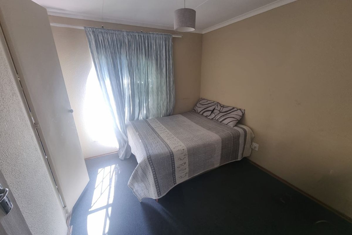 3-Bedroom Home with Bachelor Flat and Large Yard in Secunda - Photo 3