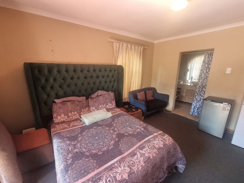 3-Bedroom Home with Bachelor Flat and Large Yard in Secunda - Photo 10