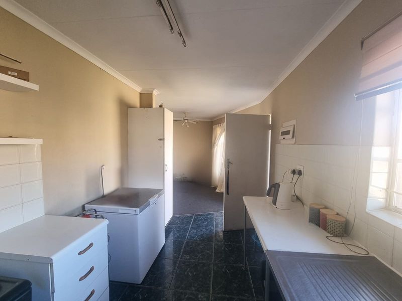 3-Bedroom Home with Bachelor Flat and Large Yard in Secunda - Photo 9