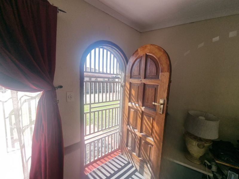 3-Bedroom Home with Bachelor Flat and Large Yard in Secunda - Photo 8
