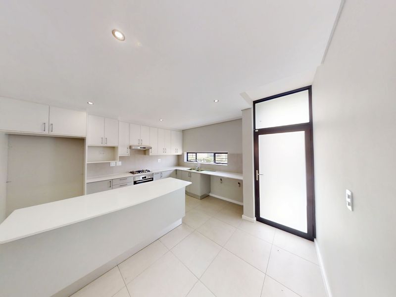 Stunning 3-bedroom duplex for sale in Haasendal, Kuils River—perfect blend of comfort and style! - Photo 4