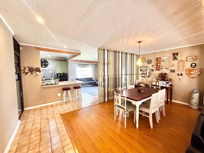 Spacious Family Home with Entertainment Extras, Solar & Pool - Photo 4