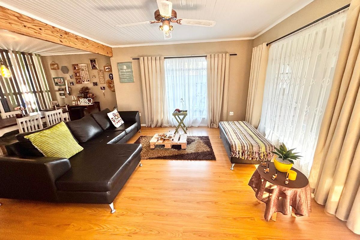 Spacious Family Home with Entertainment Extras, Solar & Pool - Photo 3