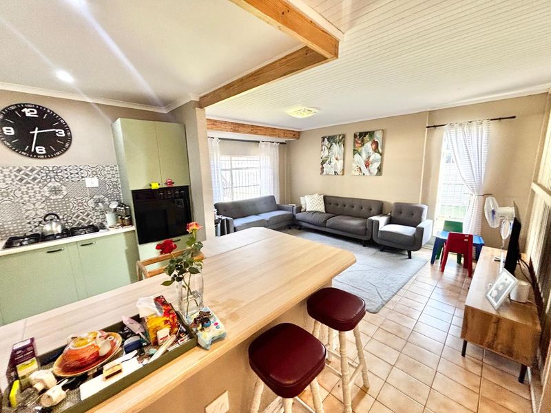 Spacious Family Home with Entertainment Extras, Solar & Pool - Photo 7