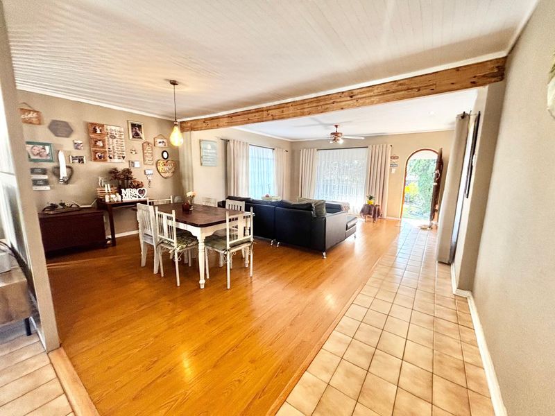 Spacious Family Home with Entertainment Extras, Solar & Pool - Photo 6