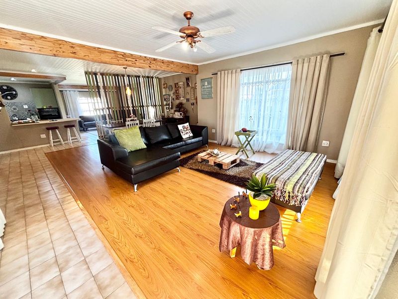 Spacious Family Home with Entertainment Extras, Solar & Pool - Photo 2