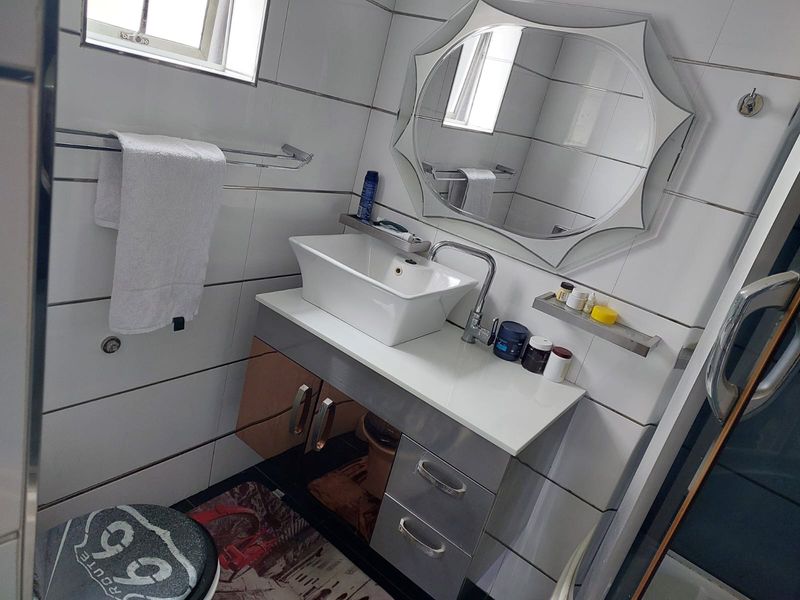 Well Maintained Luxury Home in Sought After Brighton Beach  Entertainer’s Paradise! - Photo 4