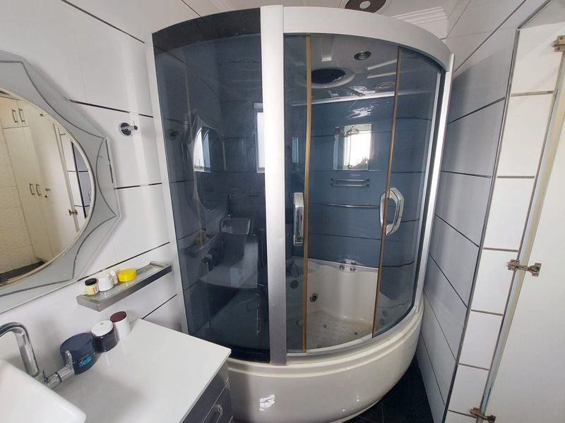 Well Maintained Luxury Home in Sought After Brighton Beach  Entertainer’s Paradise! - Photo 9