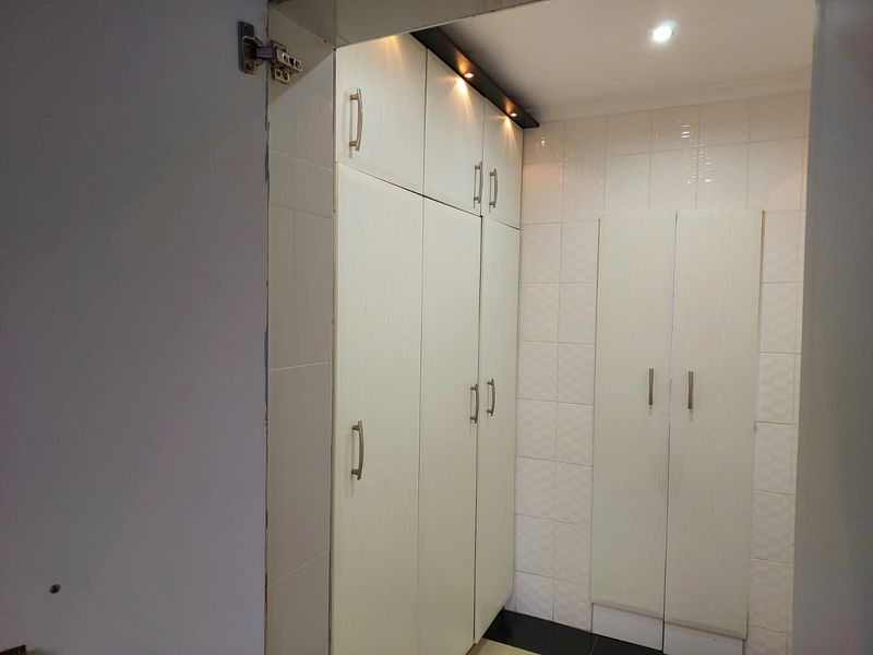 Well Maintained Luxury Home in Sought After Brighton Beach  Entertainer’s Paradise! - Photo 8