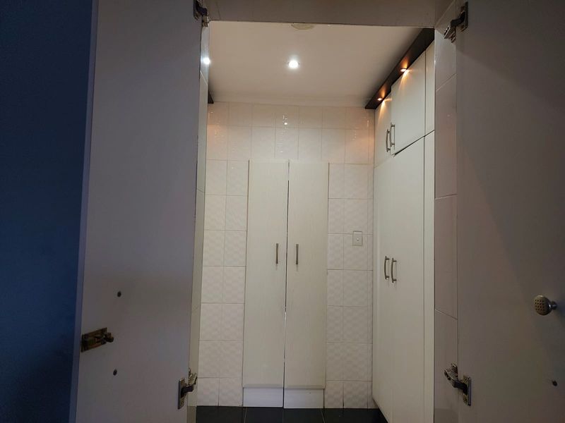 Well Maintained Luxury Home in Sought After Brighton Beach  Entertainer’s Paradise! - Photo 7