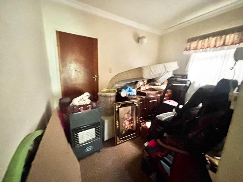 Spacious 4 Bedroom Family Home with Study, Caravan Garage & Entertainment Area - Photo 9