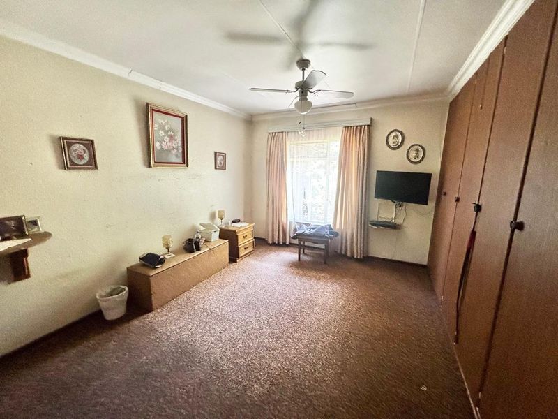 Spacious 4 Bedroom Family Home with Study, Caravan Garage & Entertainment Area - Photo 8