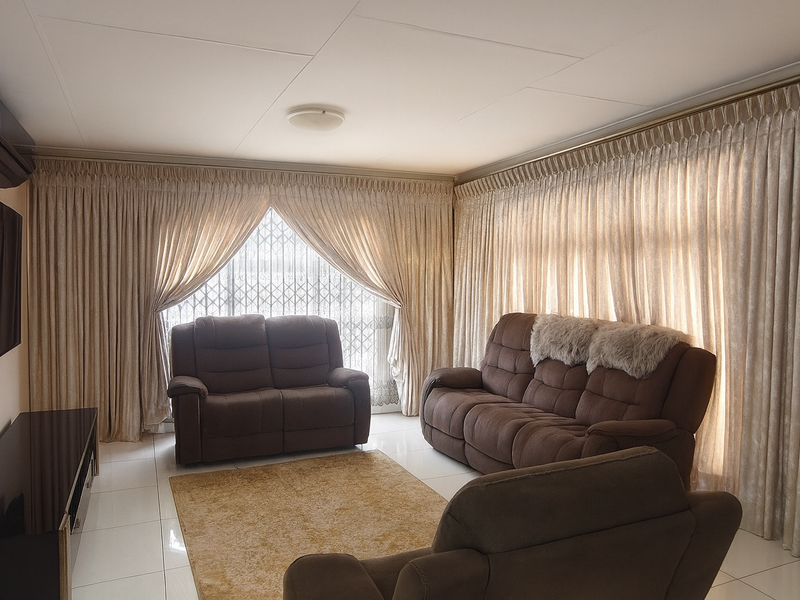 Charming Secure House - Photo 5