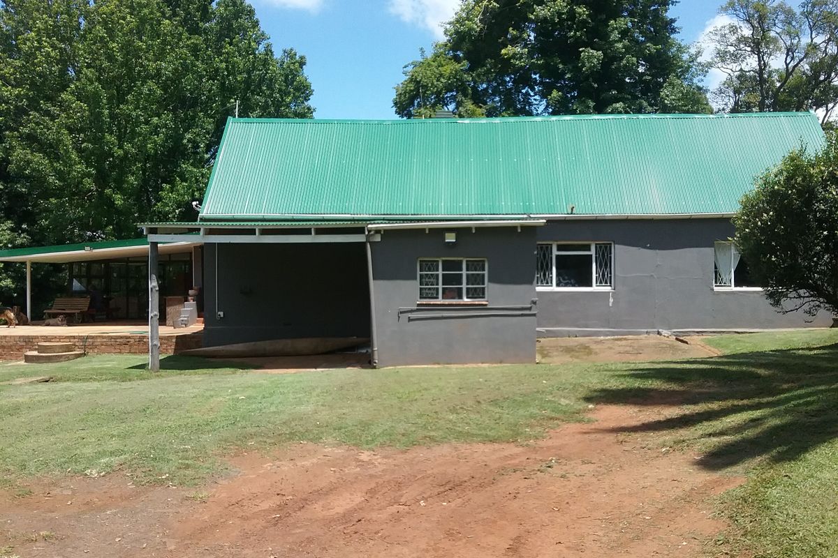 Exceptional 24.55 hectare farm with homestead, Eskom and strong borehole close to town. - Photo 5