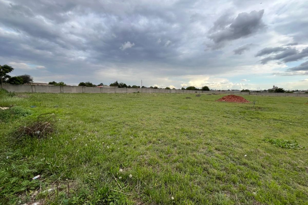 Prime Vacant Land in an Exclusive Up-and-Coming Development! - Photo 5