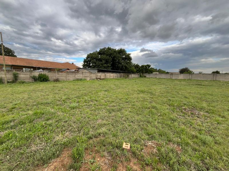 Prime Vacant Land in an Exclusive Up-and-Coming Development! - Photo 6