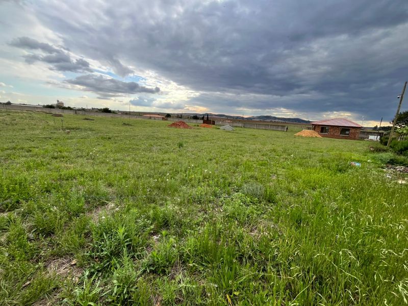 Prime Vacant Land in an Exclusive Up-and-Coming Development! - Photo 2