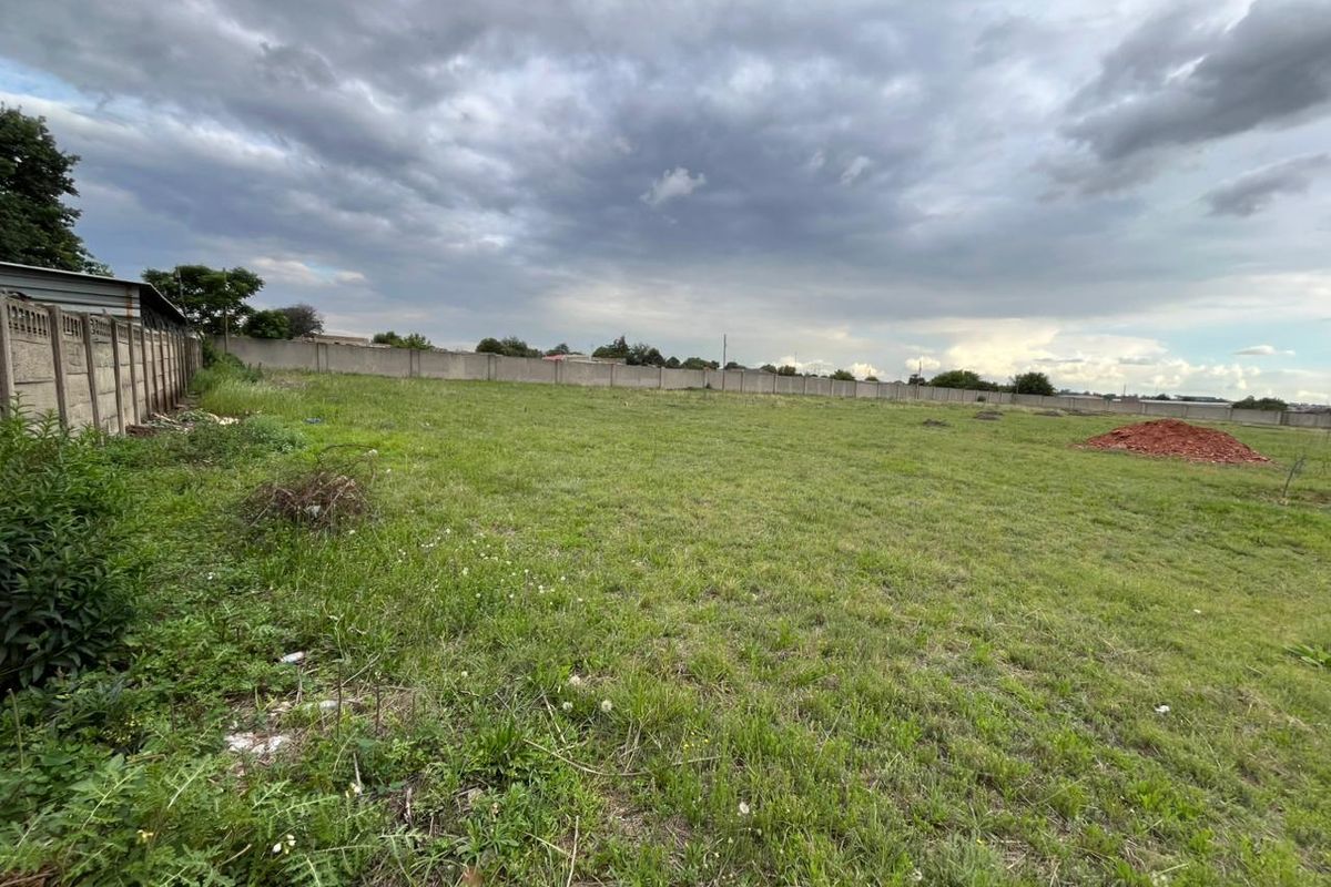 Prime Vacant Land in an Exclusive Up-and-Coming Development! - Photo 4