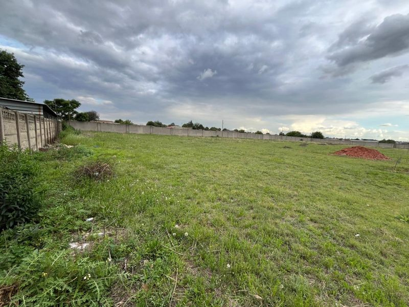 Prime Vacant Land in an Exclusive Up-and-Coming Development! - Photo 4