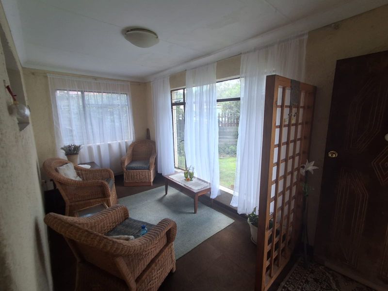 Spacious 3-Bedroom Family Home for sale in Noycedale Nigel - Photo 2