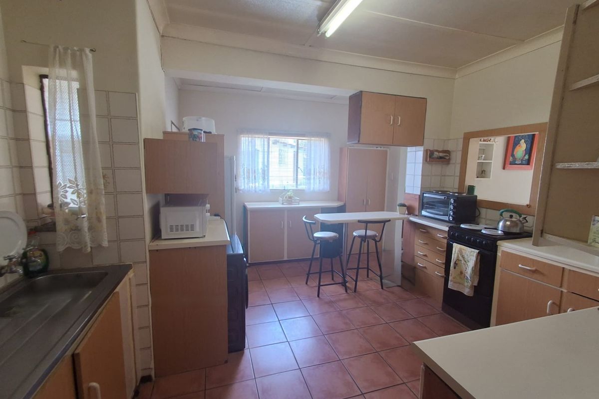 Spacious 3-Bedroom Family Home for sale in Noycedale Nigel - Photo 4